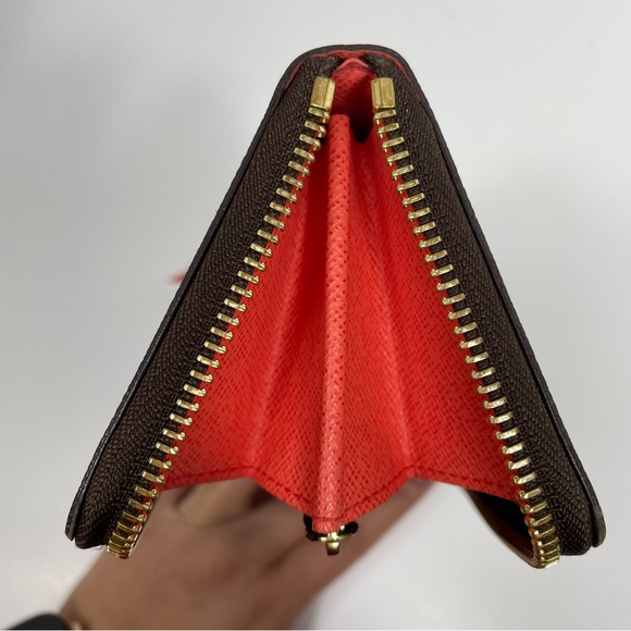 Louis Vuitton Monogram Clemence wallet Piment interior - Picture 10 of 16